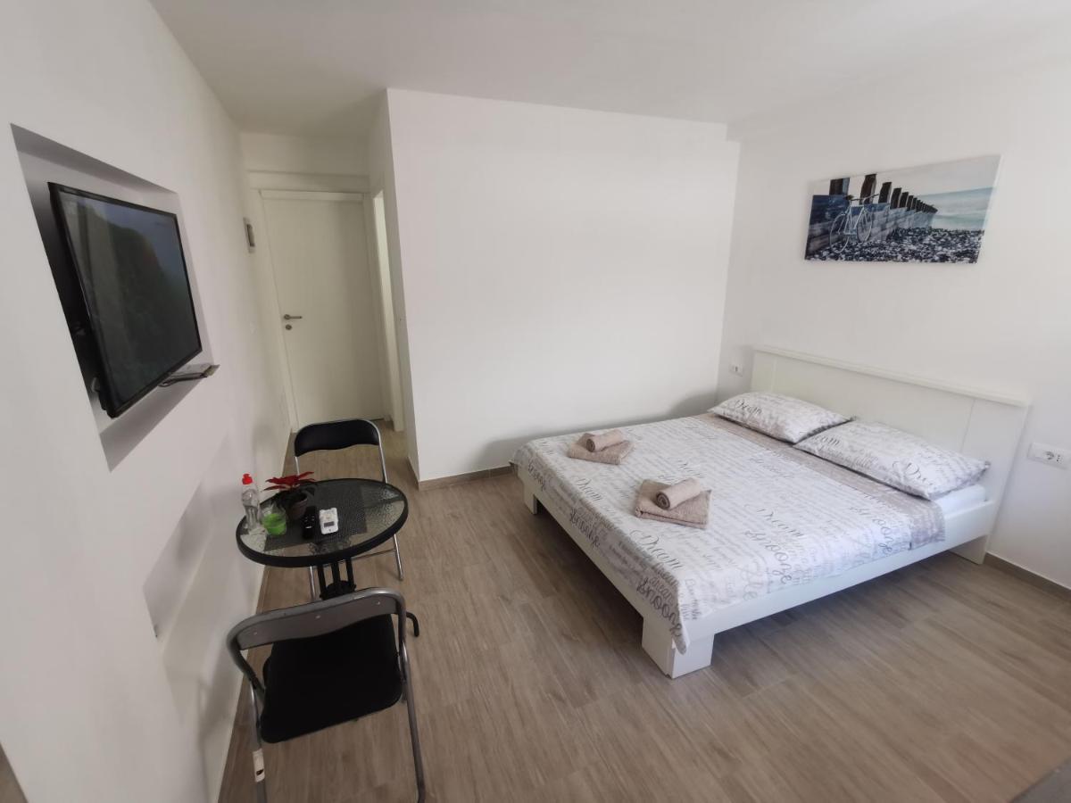 Appartement Twins à Pula Extérieur photo